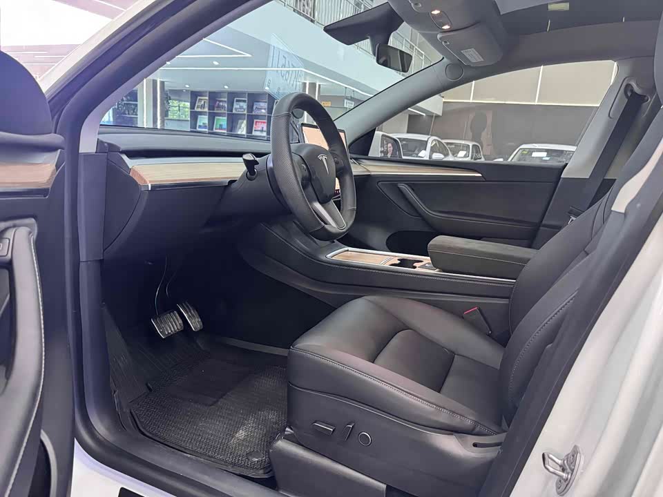 Tesla Model Y Tesla Model Y