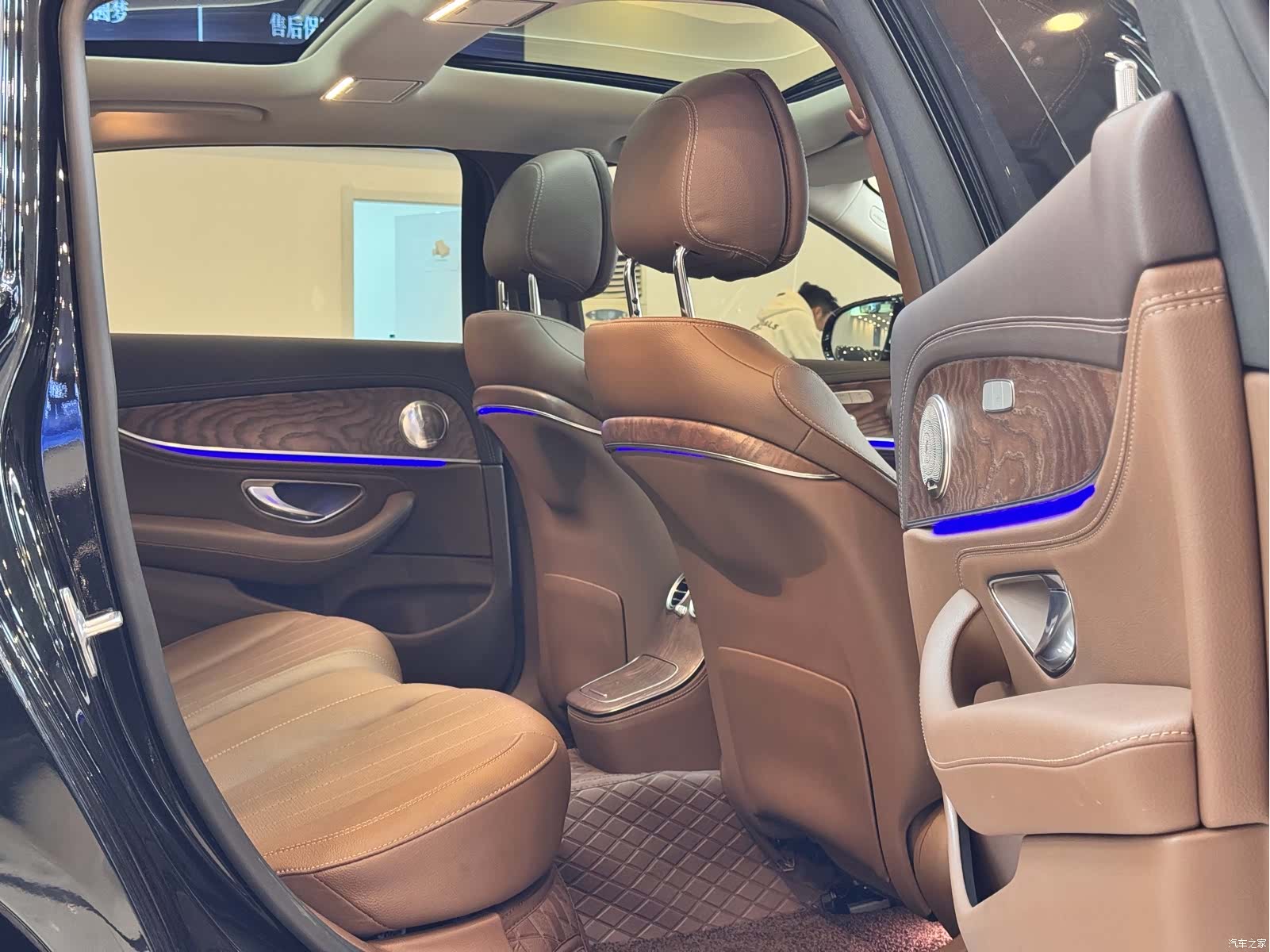 Mercedes-Benz E-Class, 2023 12