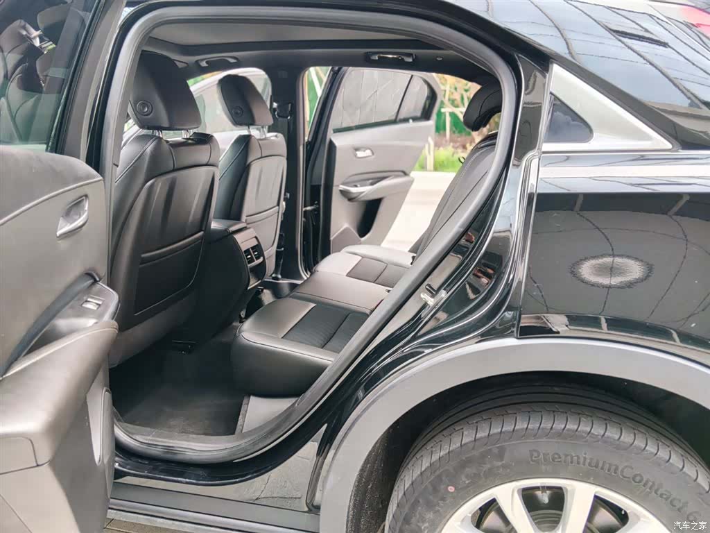 Cadillac XT4, 2019 11