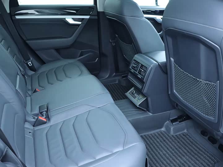 Volkswagen Touareg, 2020 года фото 14