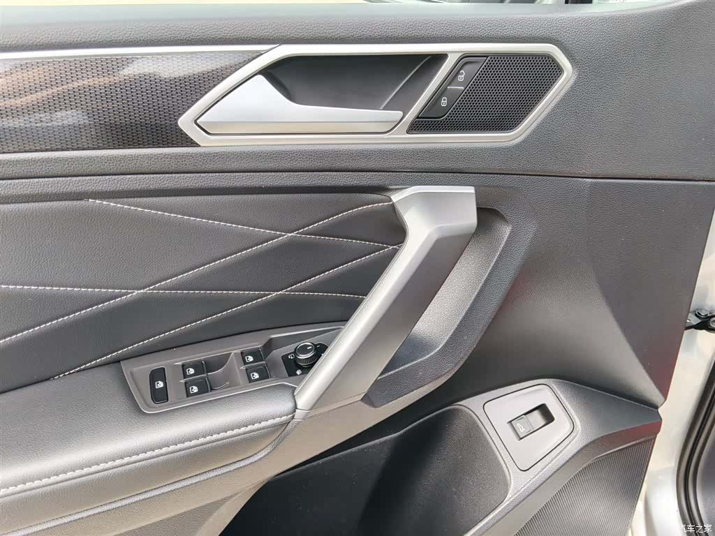 Volkswagen Tiguan L, 2021 10