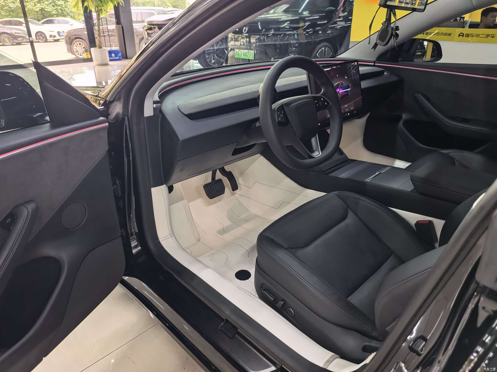 Tesla Model 3, 2023 4