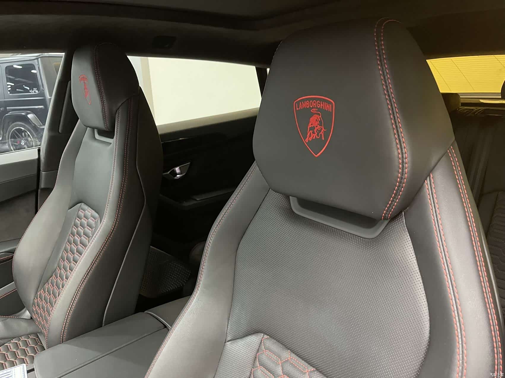 Lamborghini Urus, 2023 21