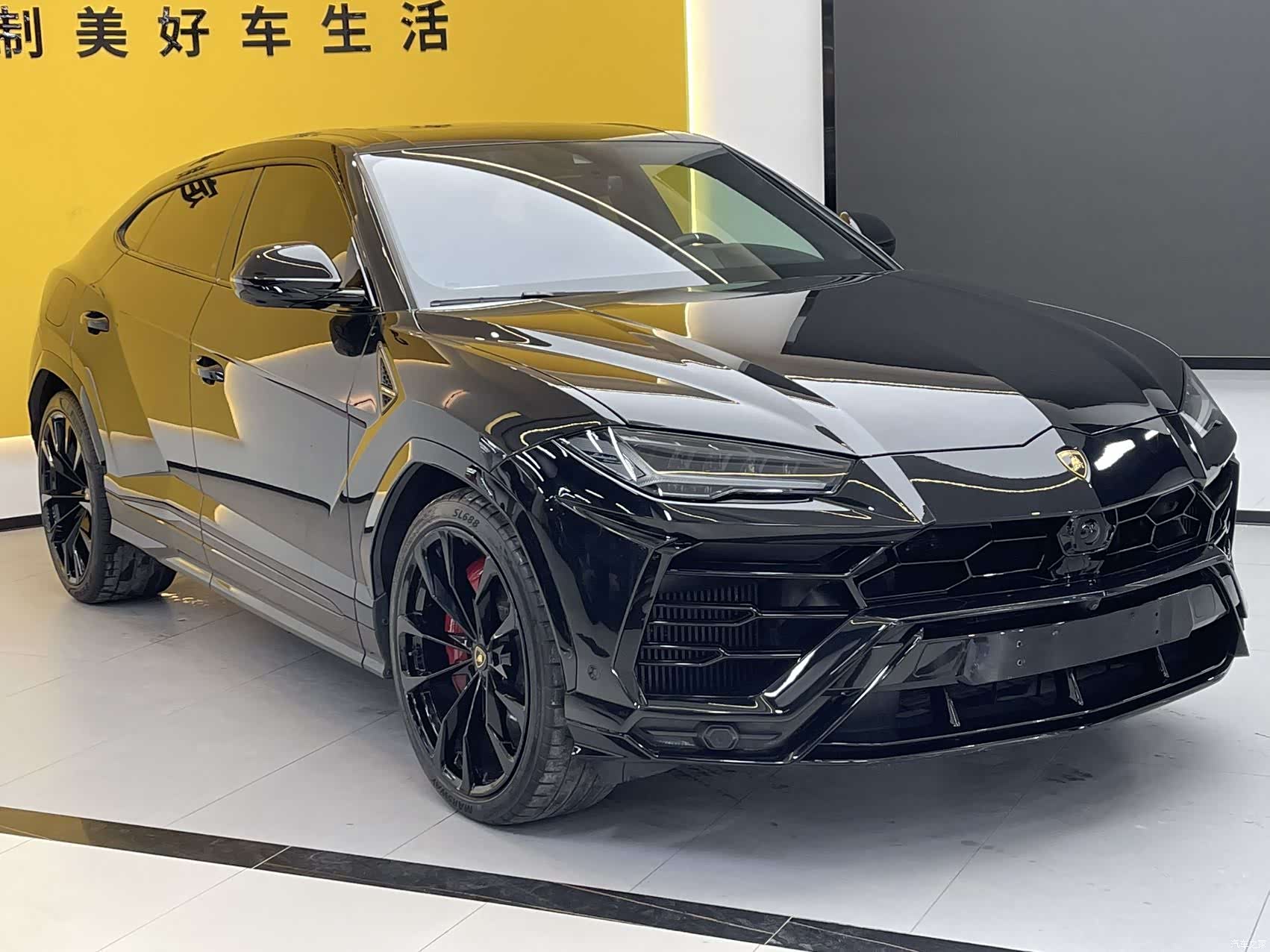 Lamborghini Urus, 2023 3
