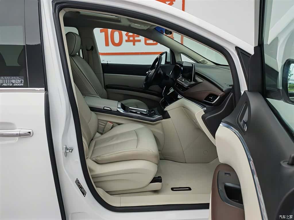 Buick GL8, 2020 23