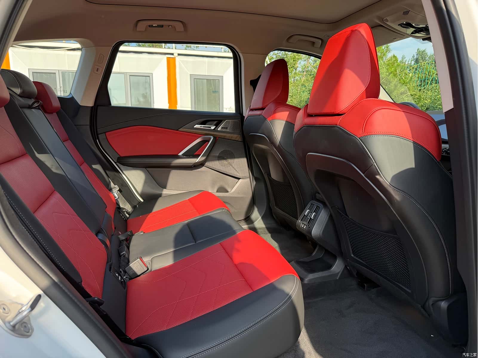 BMW iX1, 2025 16