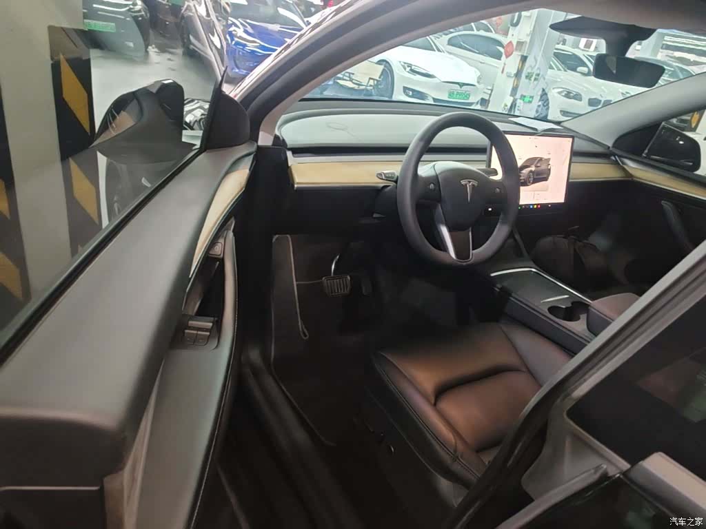 Tesla Model Y, 2022 16