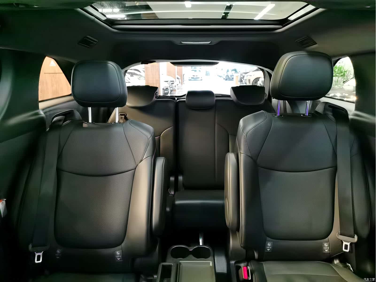Toyota Granvia, 2025 18