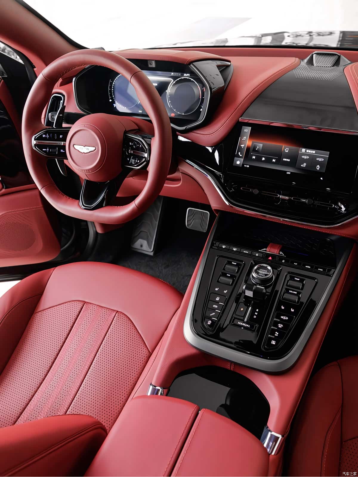 Aston Martin DBX, 2025 8