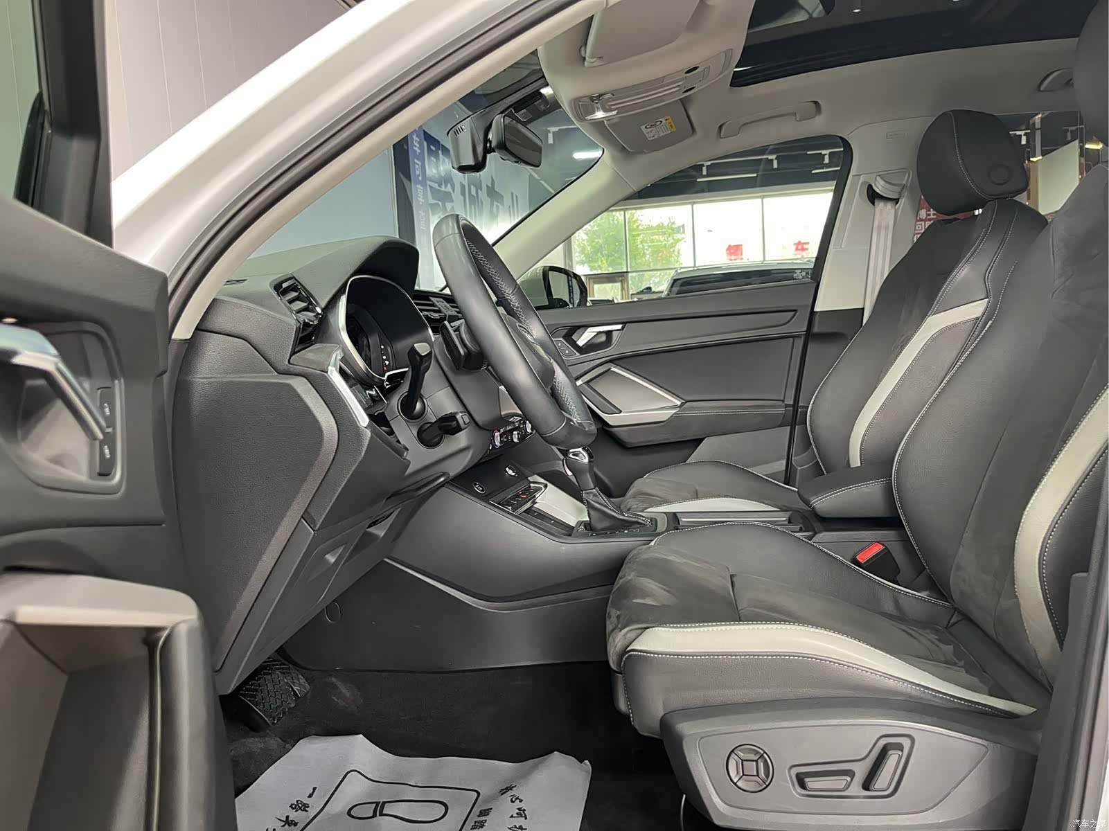 Audi Q3, 2023 4