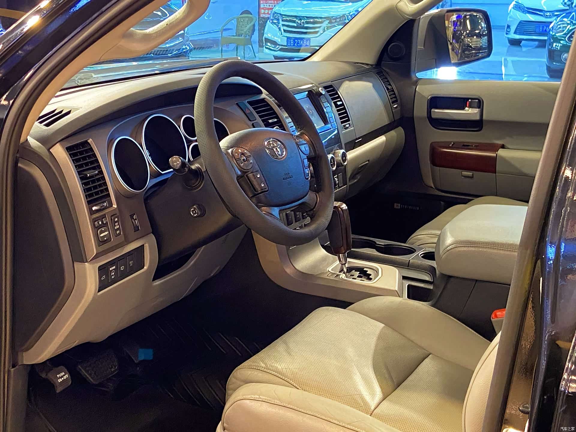 Toyota Sequoia, 2011 7