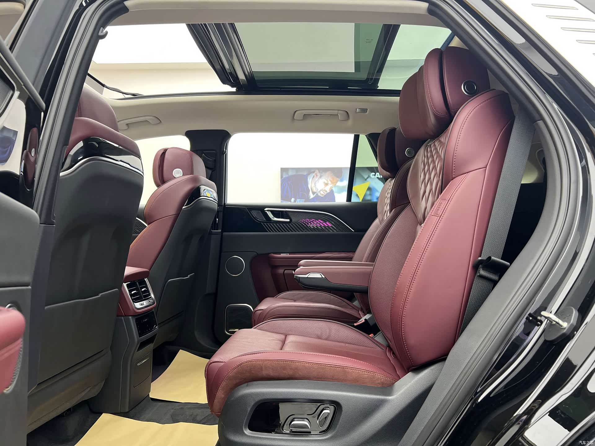 Hongqi E-HS9, 2023 6