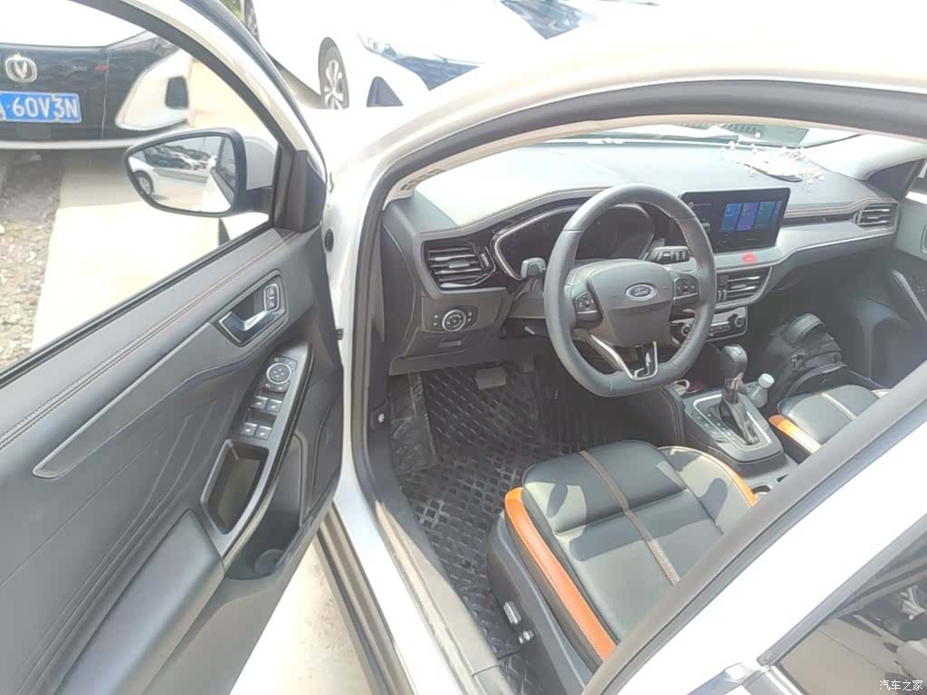 Ford Focus, 2022 16