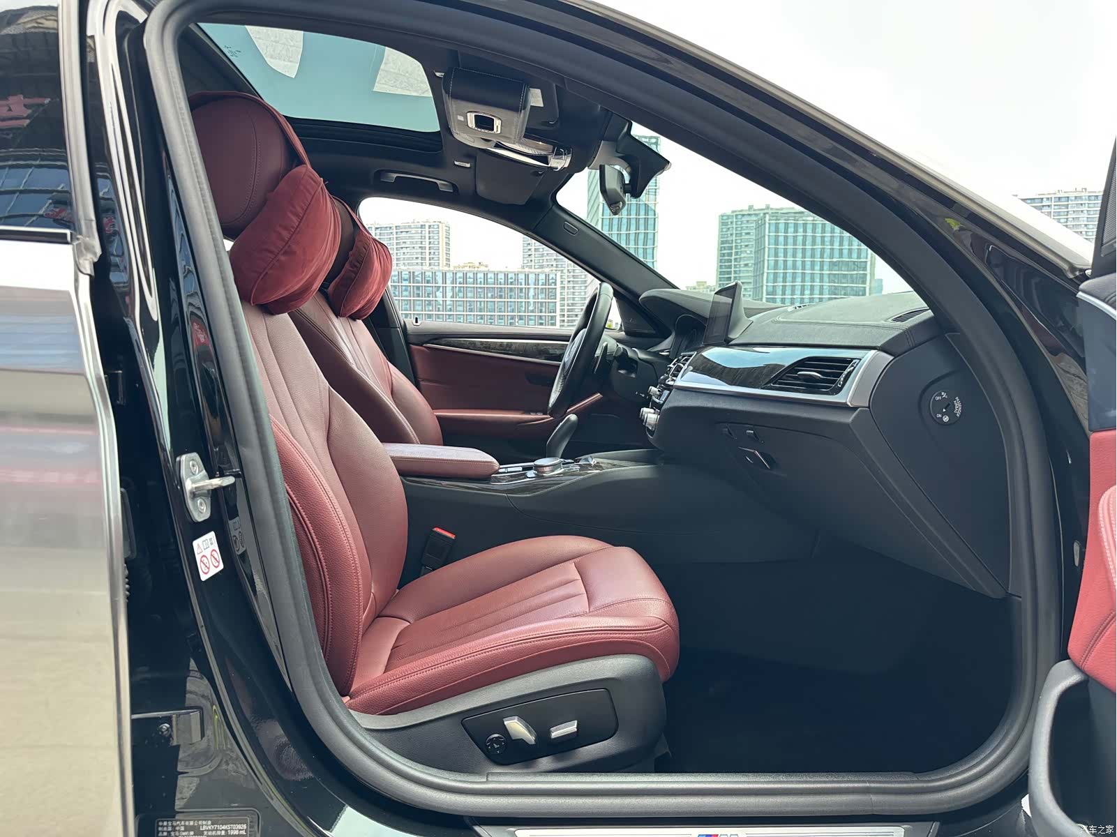 BMW 5 Series, 2019 24