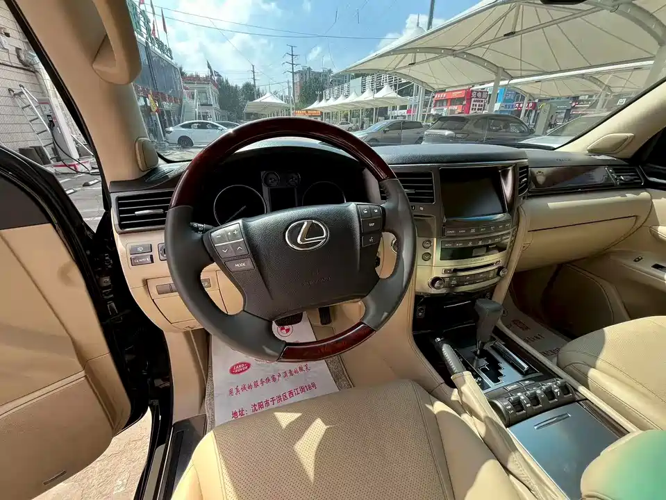 Lexus LX