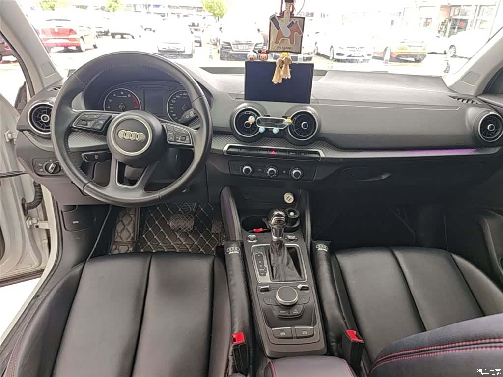 Audi Q2L, 2019 10