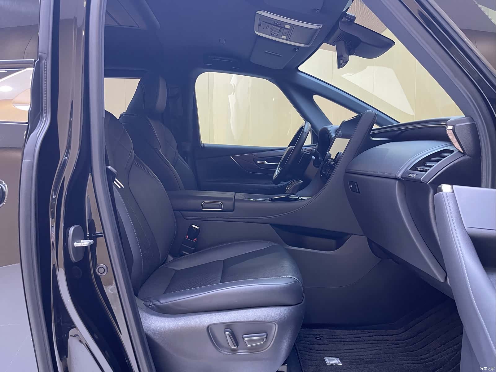 Toyota Vellfire, 2024 6