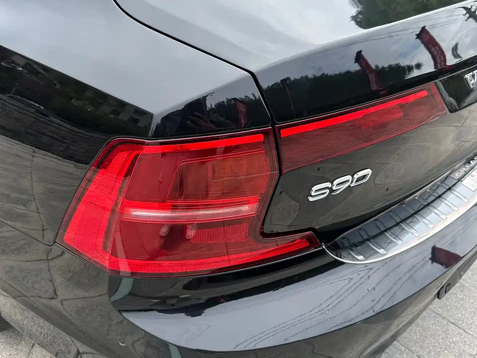 Volvo S90