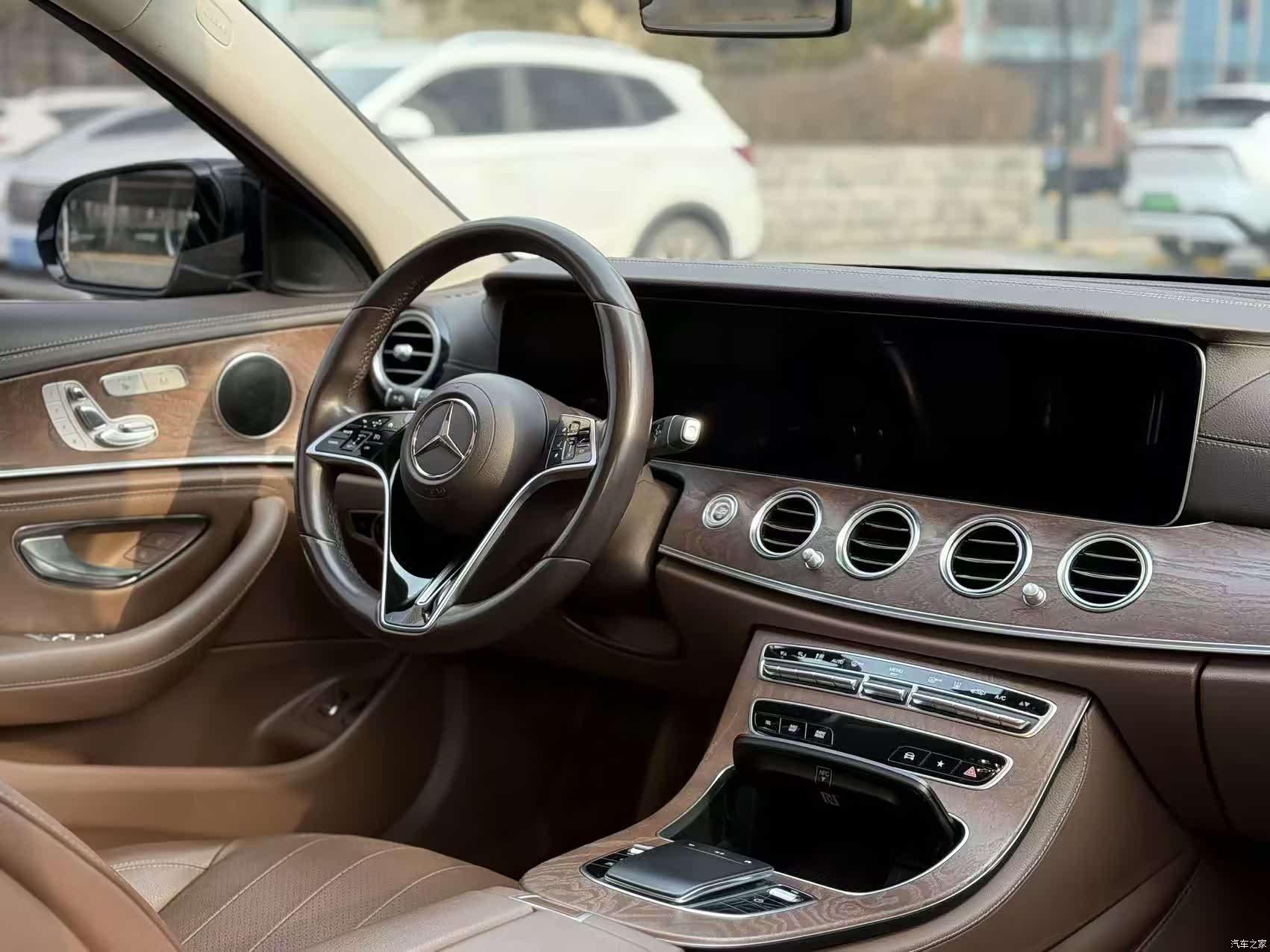 Mercedes-Benz E-Class, 2023 12