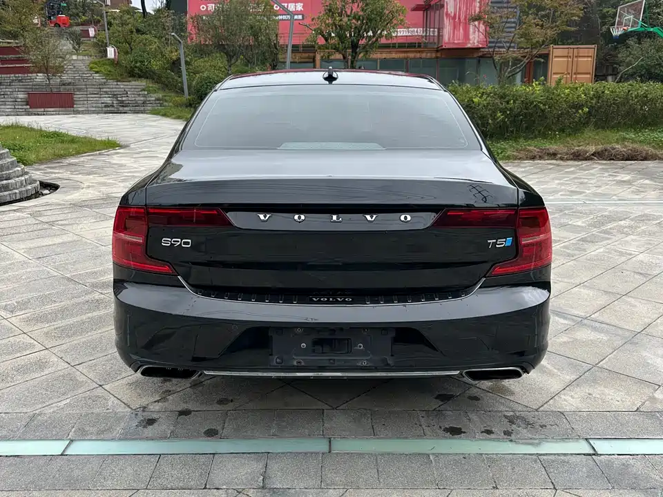 Volvo S90