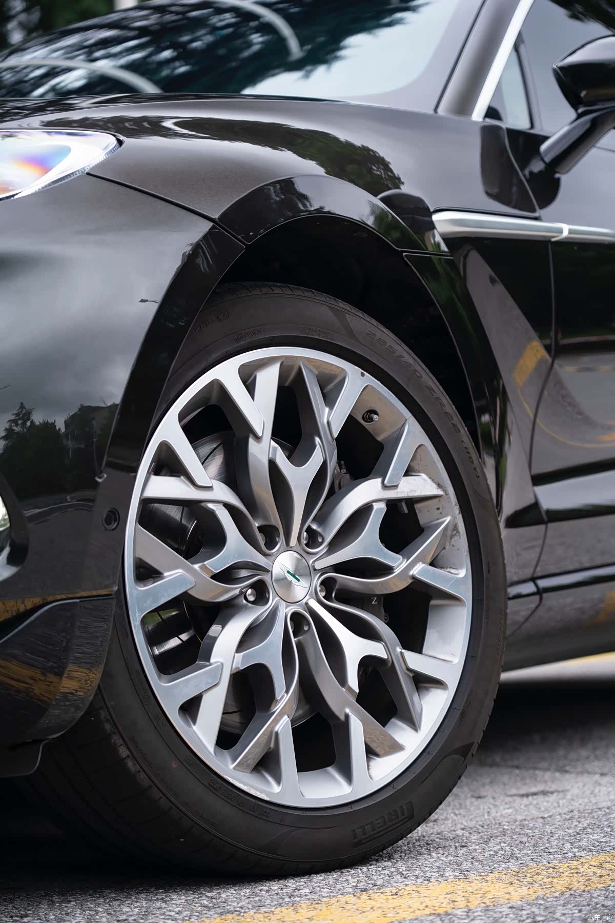 Aston Martin DBX, 2026 6