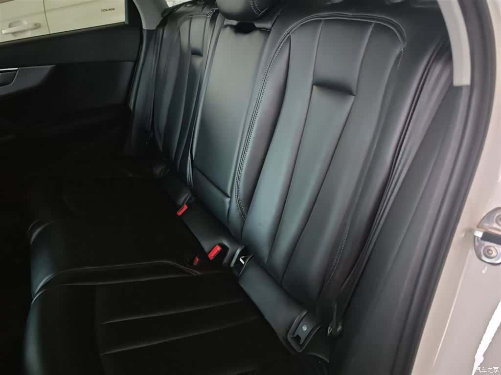 Audi A4L, 2018 17
