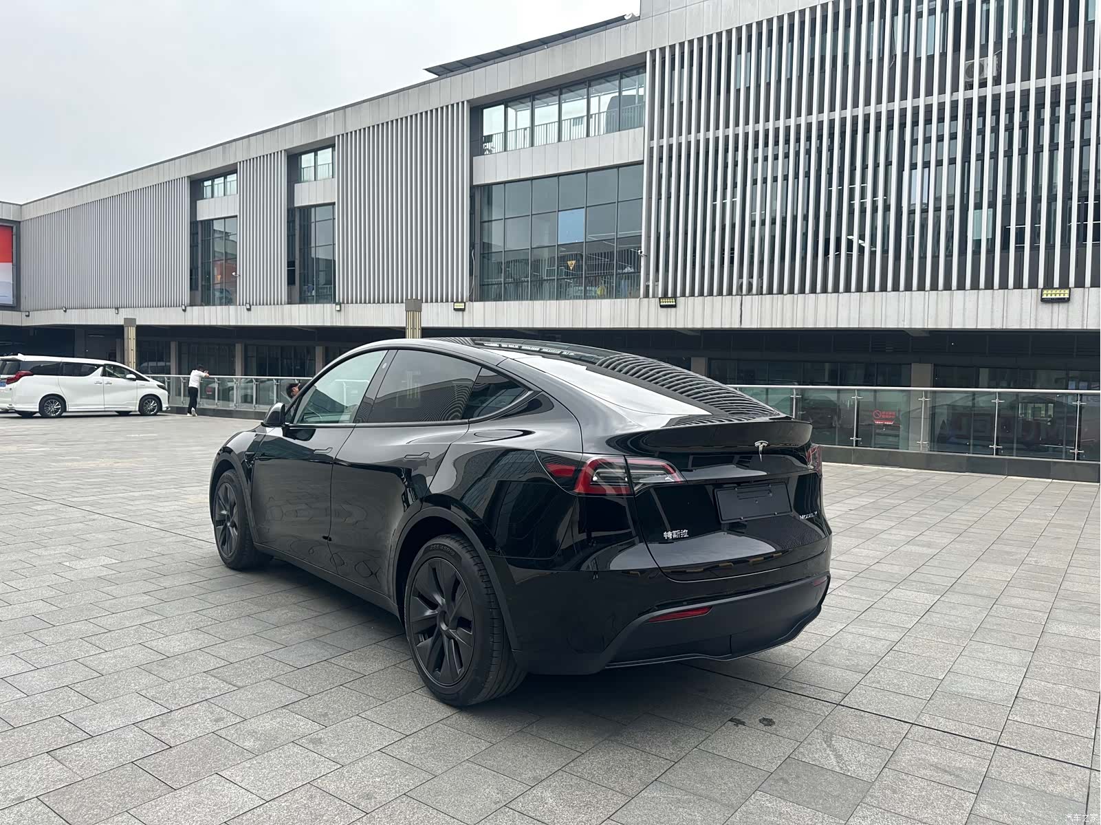 Tesla Model Y, 2024 4