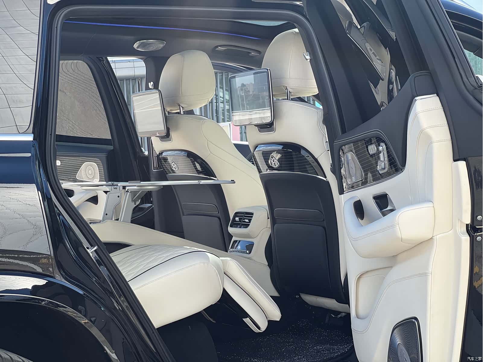 Mercedes-Benz GLS, 2024 8