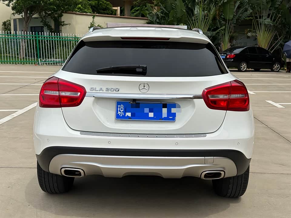 Mercedes-Benz GLA Mercedes-Benz GLA