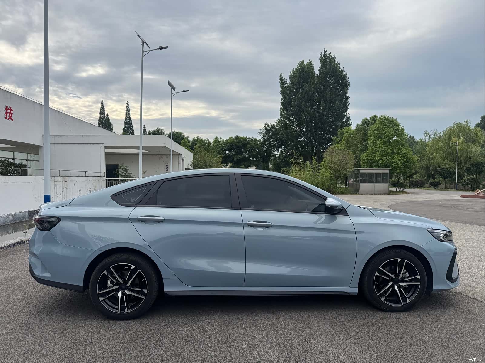 Geely Binray, 2025 8