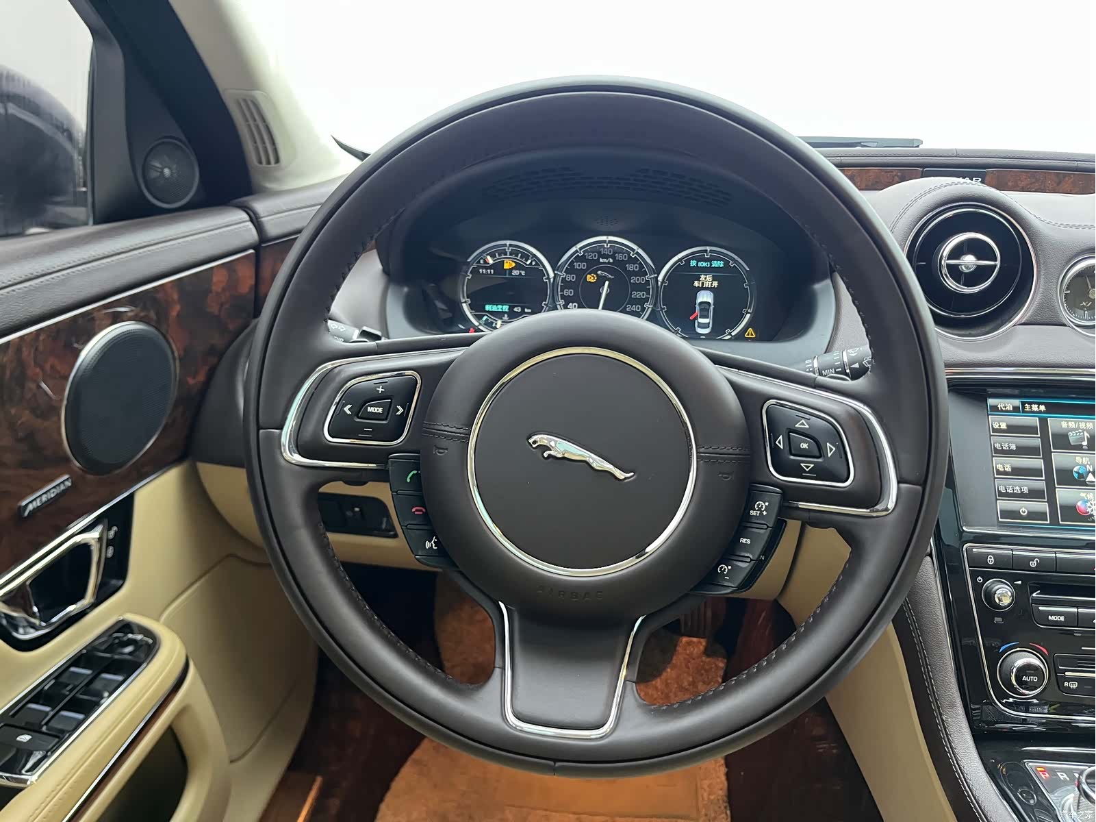 Jaguar XJ, 2015 17