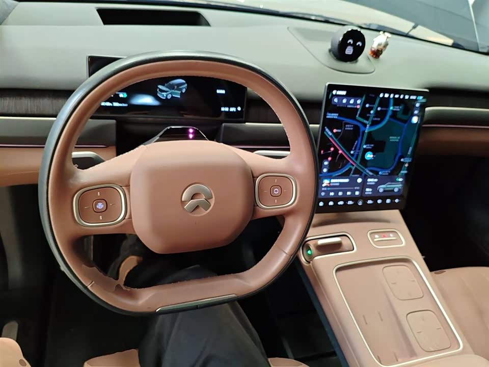NIO ES8