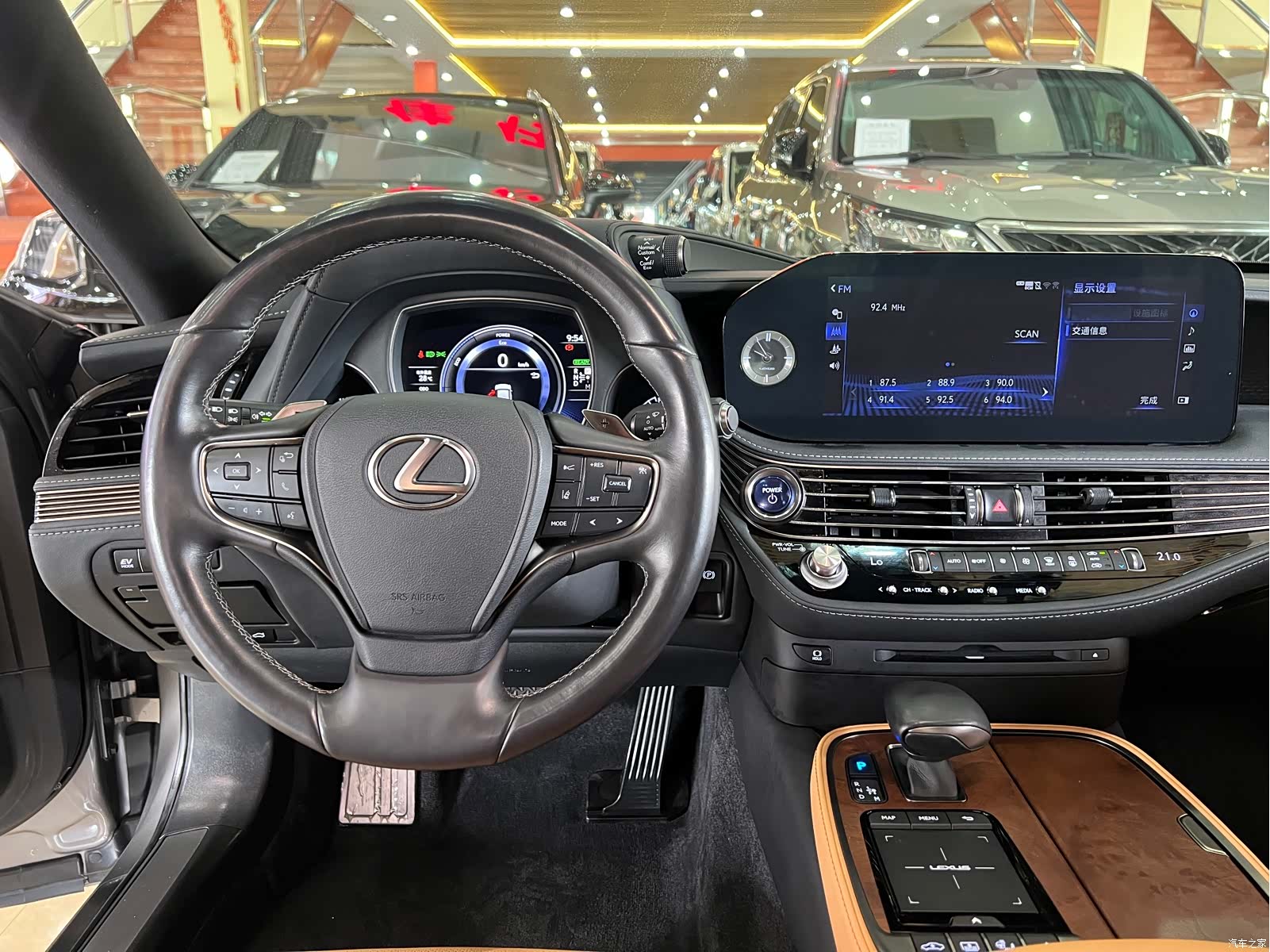 Lexus LS, 2021 9