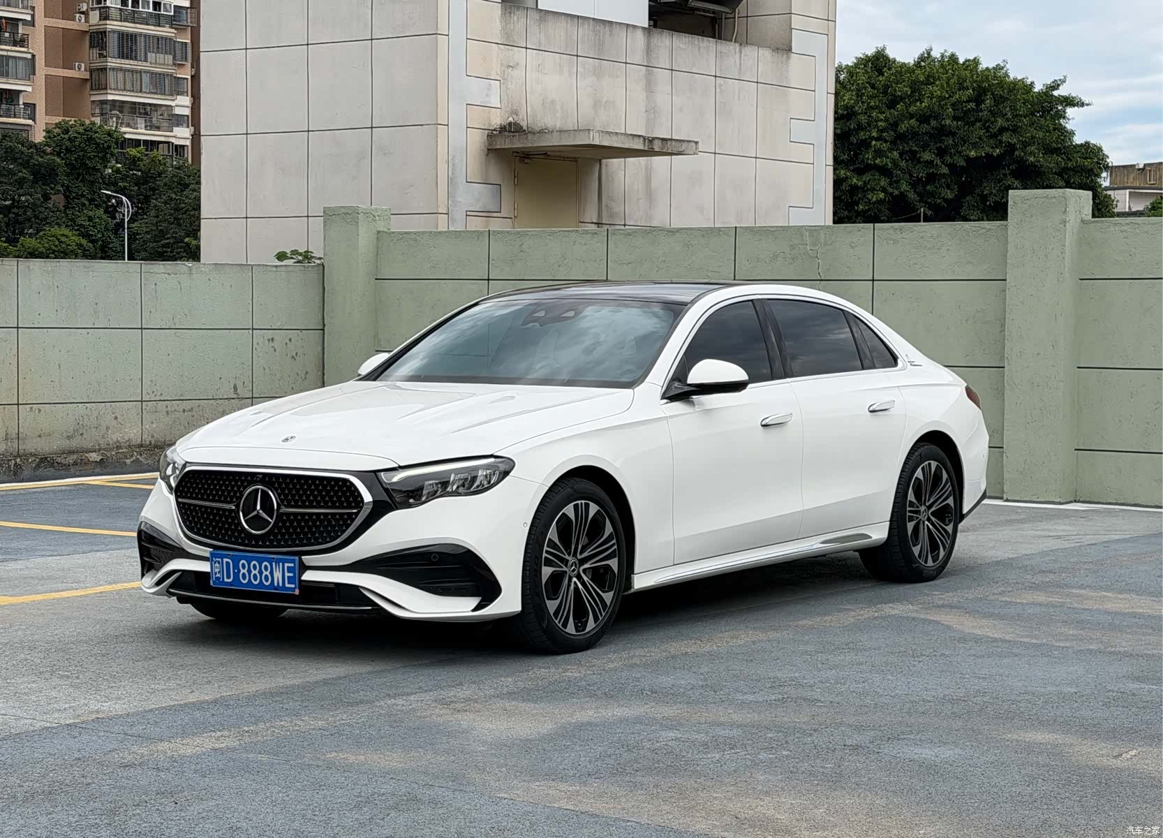 Mercedes-Benz E-Class, 2024 3