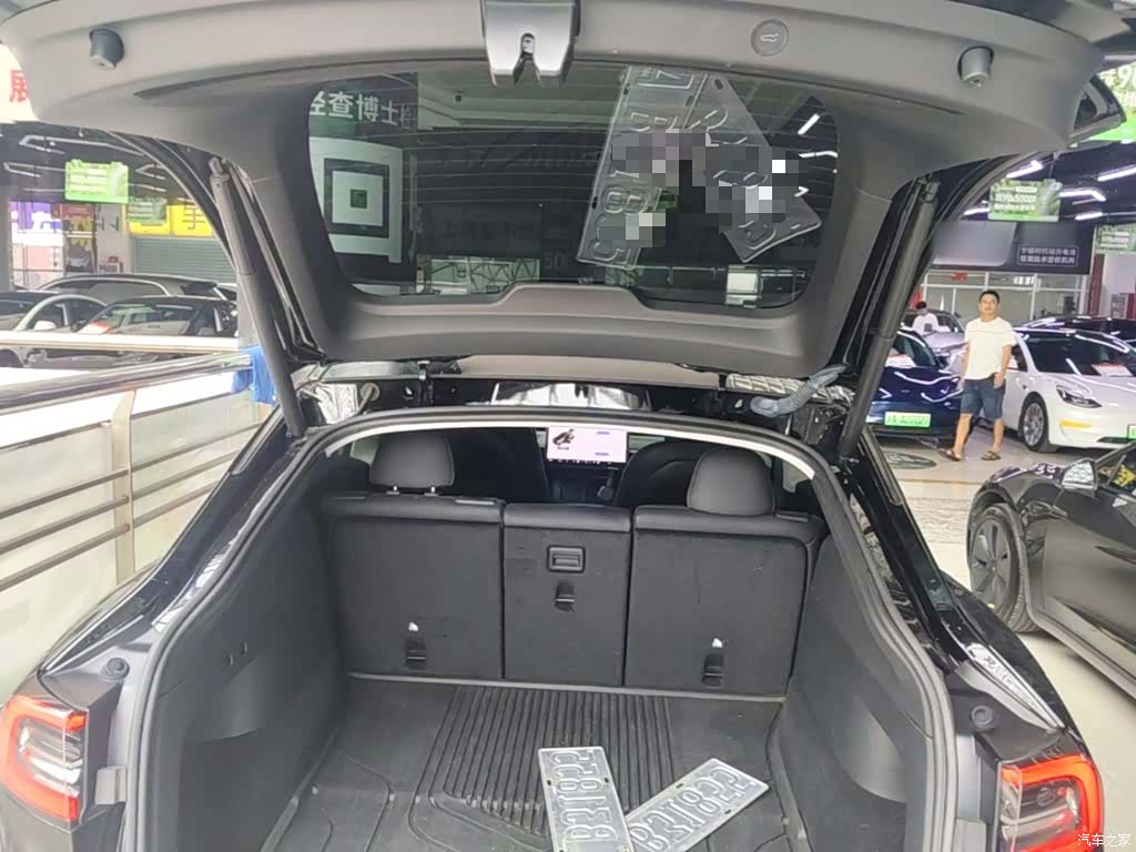 Tesla Model Y, 2022 19