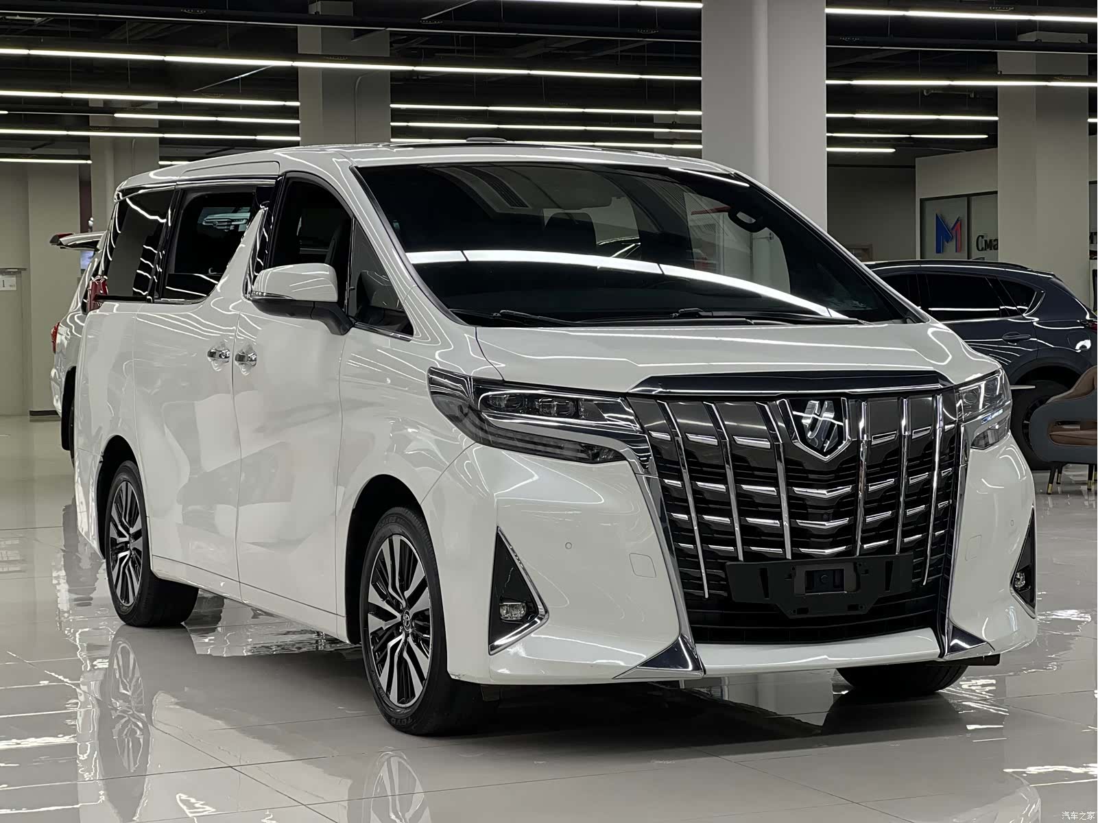 Toyota Alphard, 2018 3