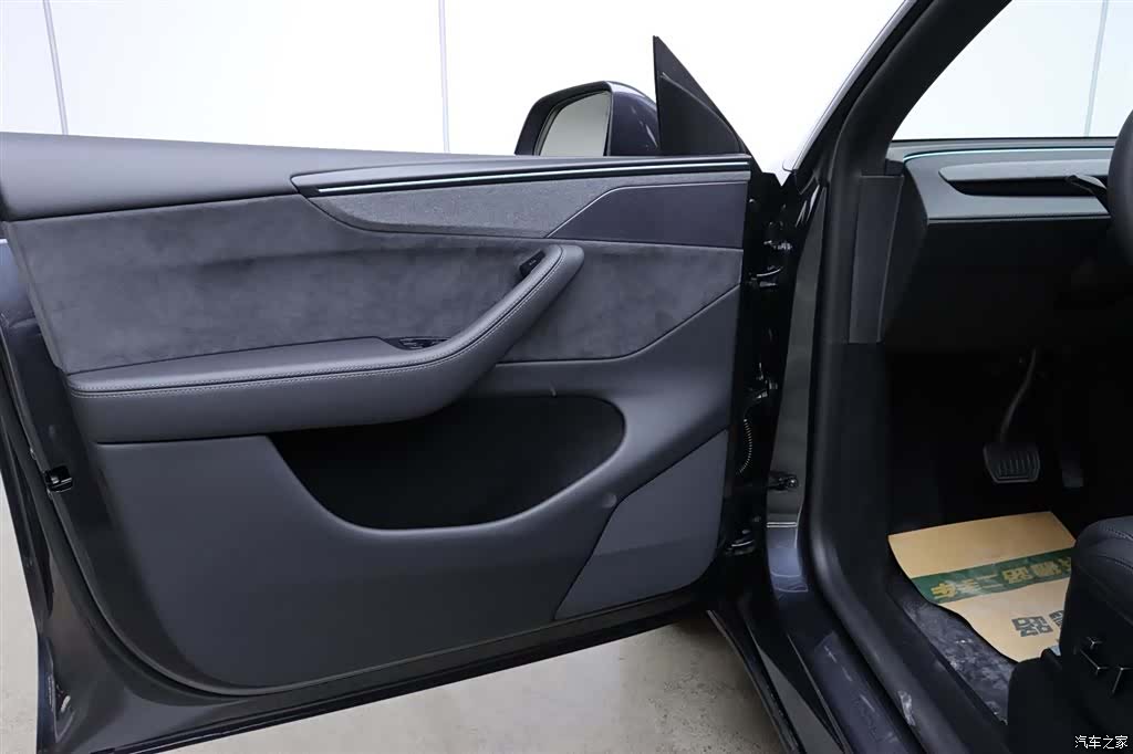 Tesla Model Y, 2026 9