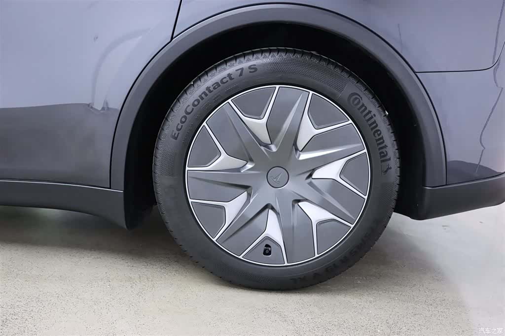 Tesla Model Y, 2026 30