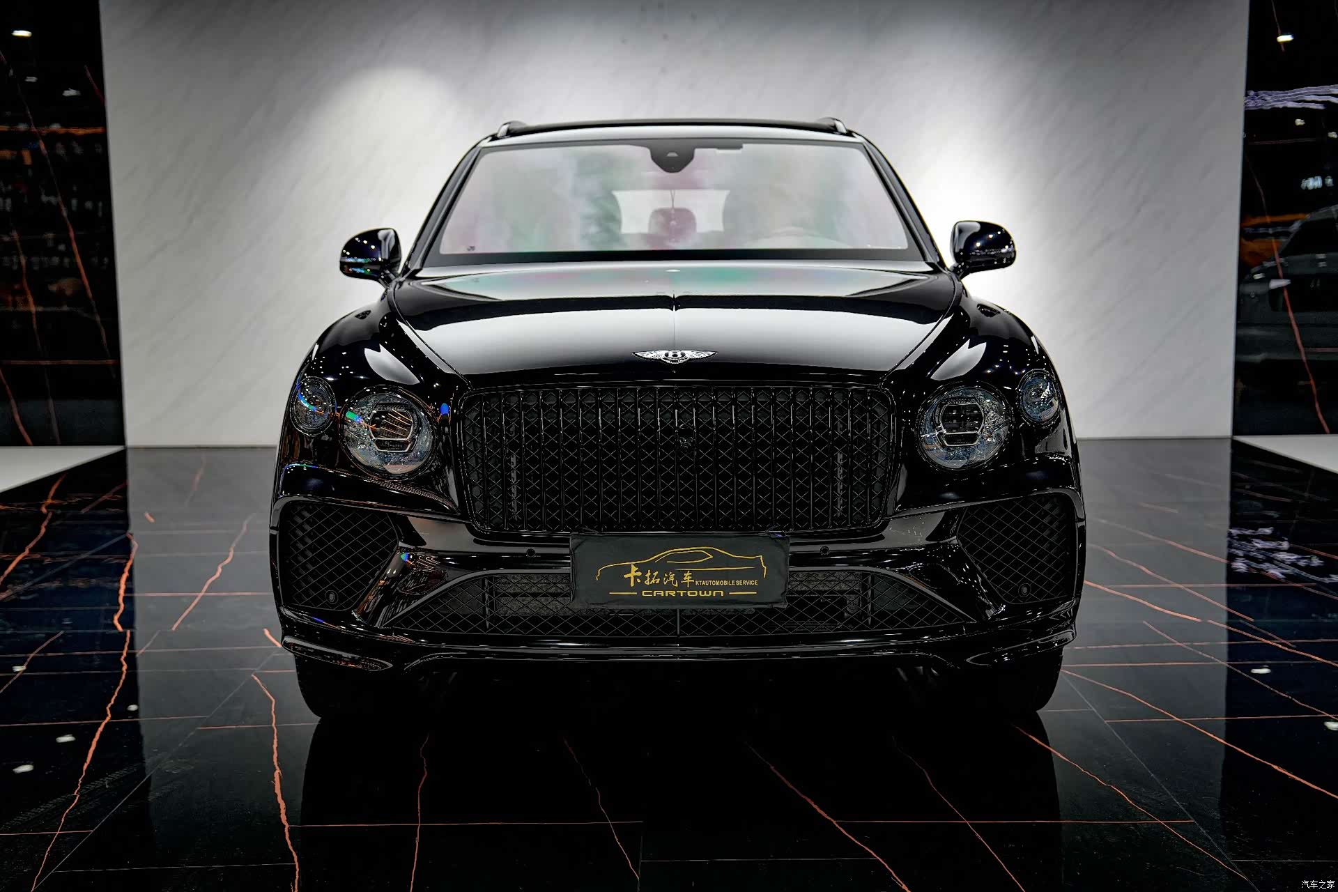 Bentley Bentayga, 2023 1