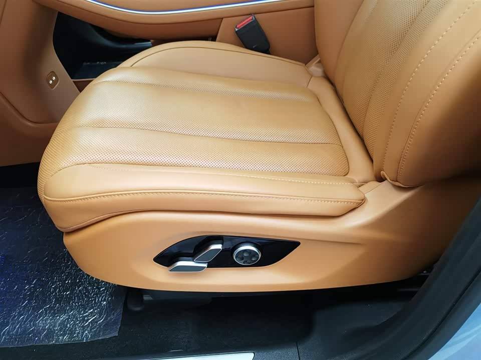 AITO Ask the world M7