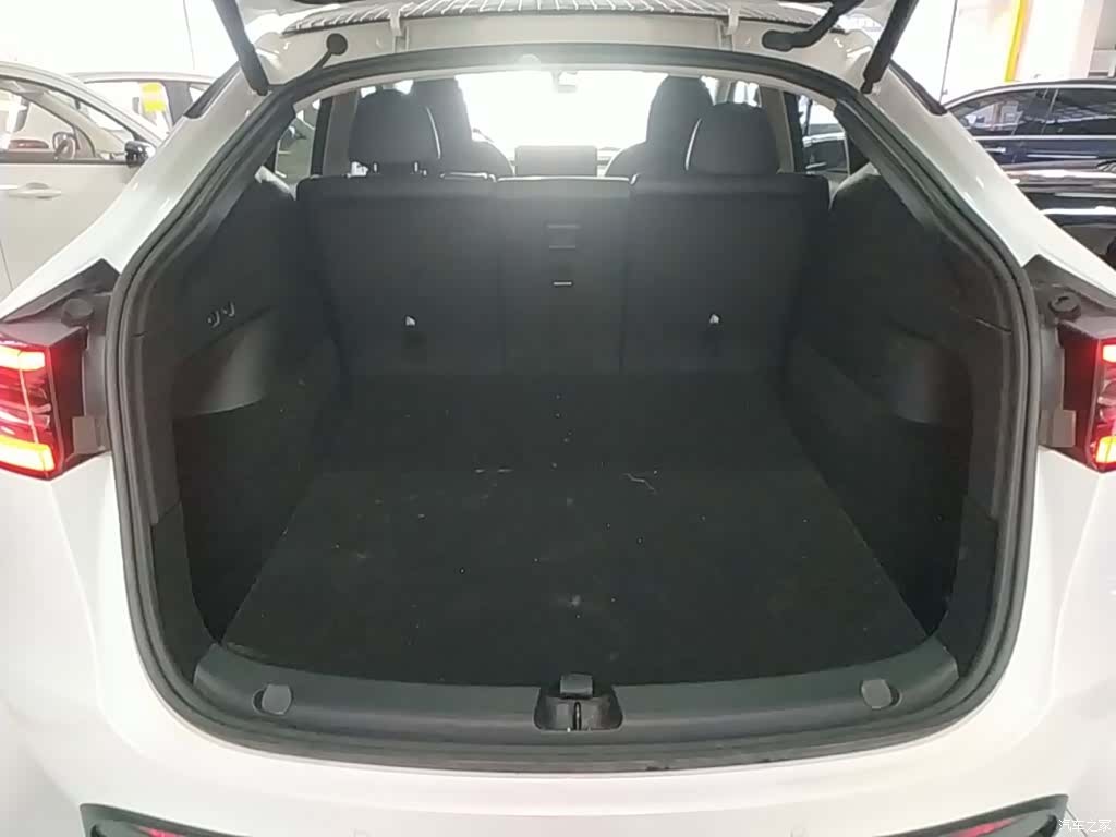 Tesla Model Y, 2022 19