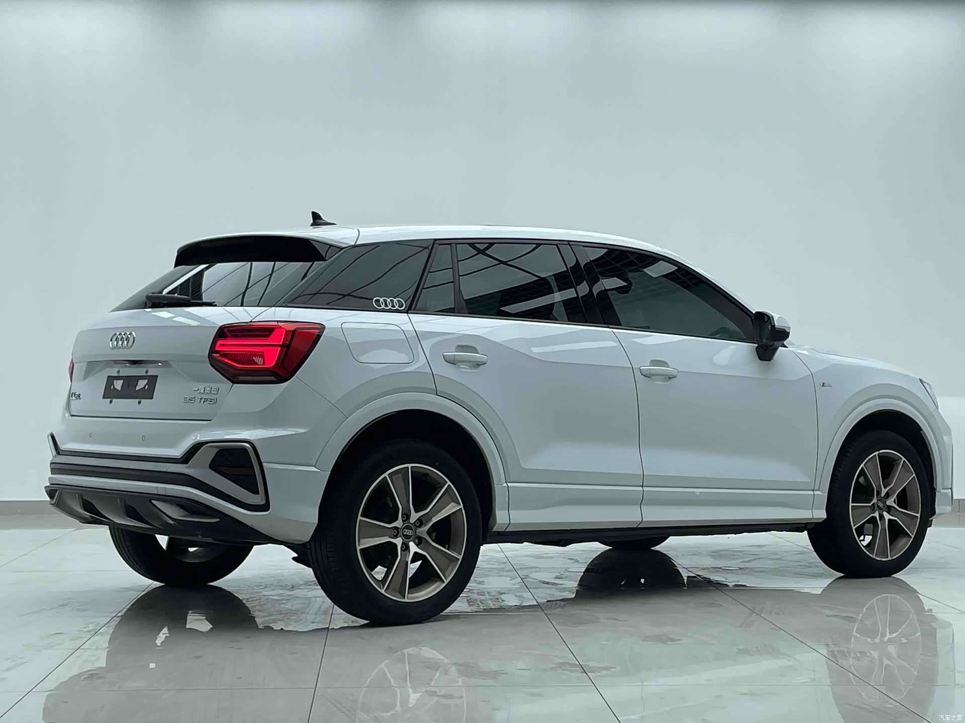 Audi Q2L, 2023 3