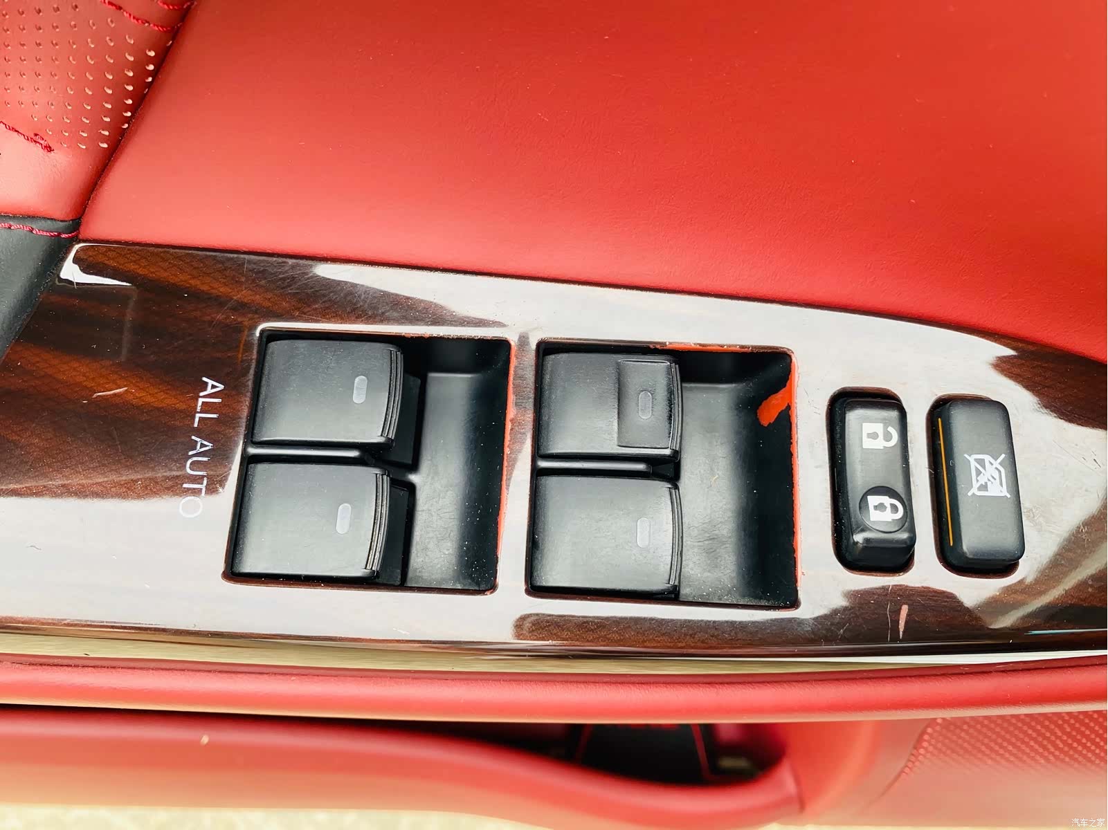 Toyota 2.5V, 2011 16