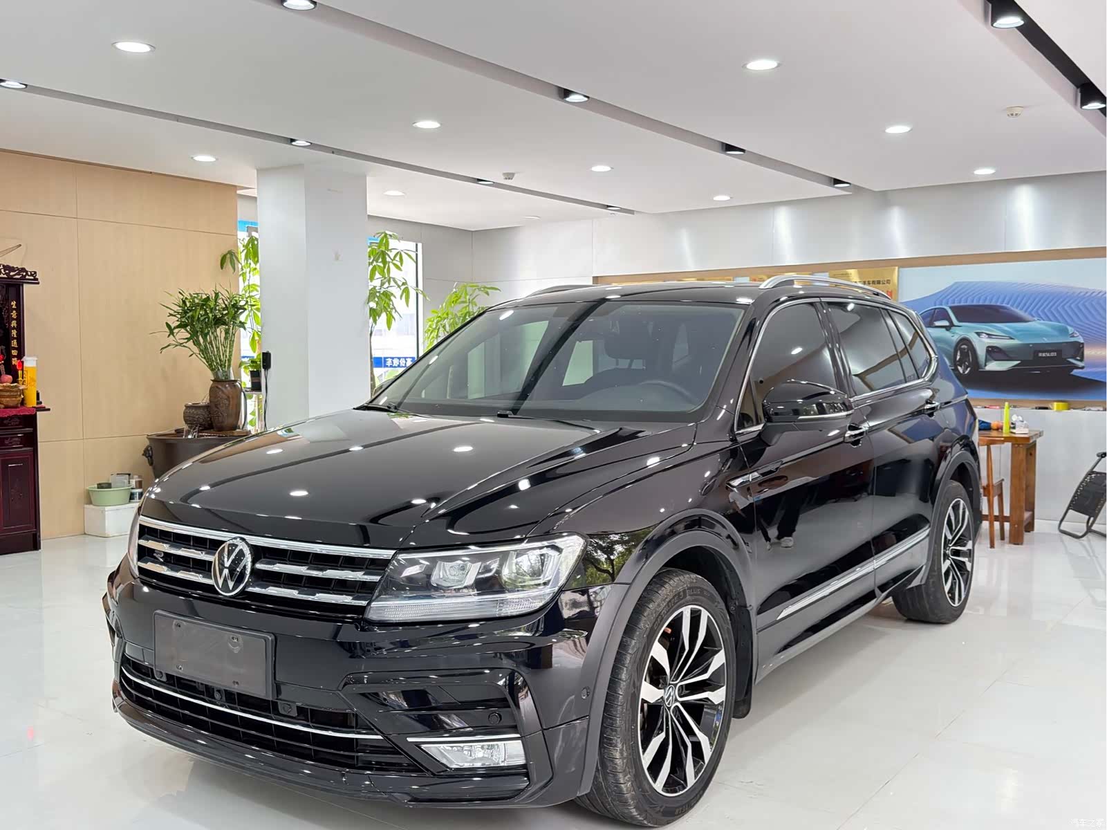 Volkswagen Tiguan L, 2021 1
