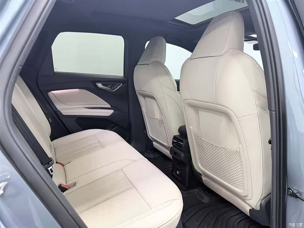 Audi Q4 e-tron, 2022 7