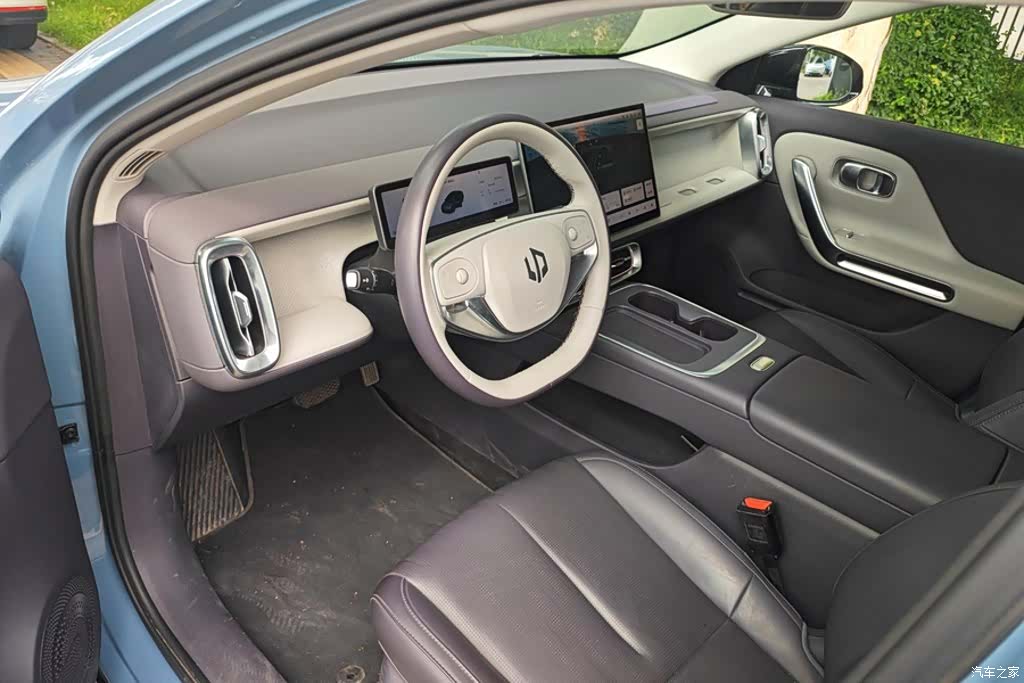 Leapmotor B01, 2025 12