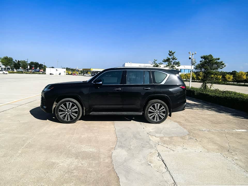 Lexus LX