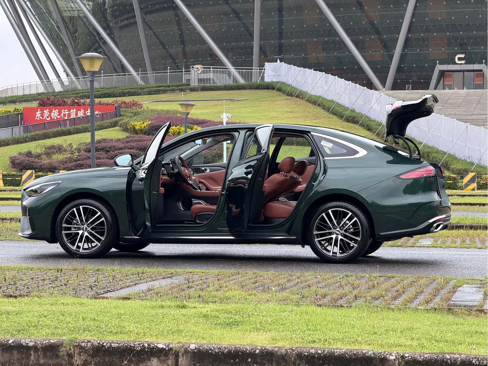 Geely Emgrand, 2025 27