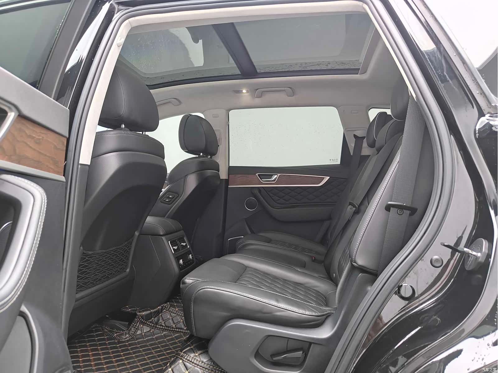 Hongqi HS7, 2021 11