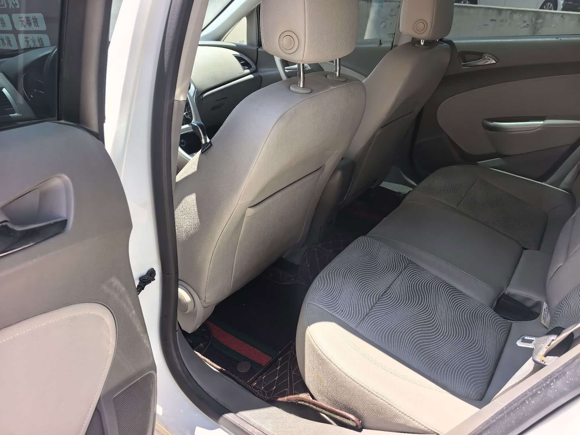 Buick XT, 2012 9